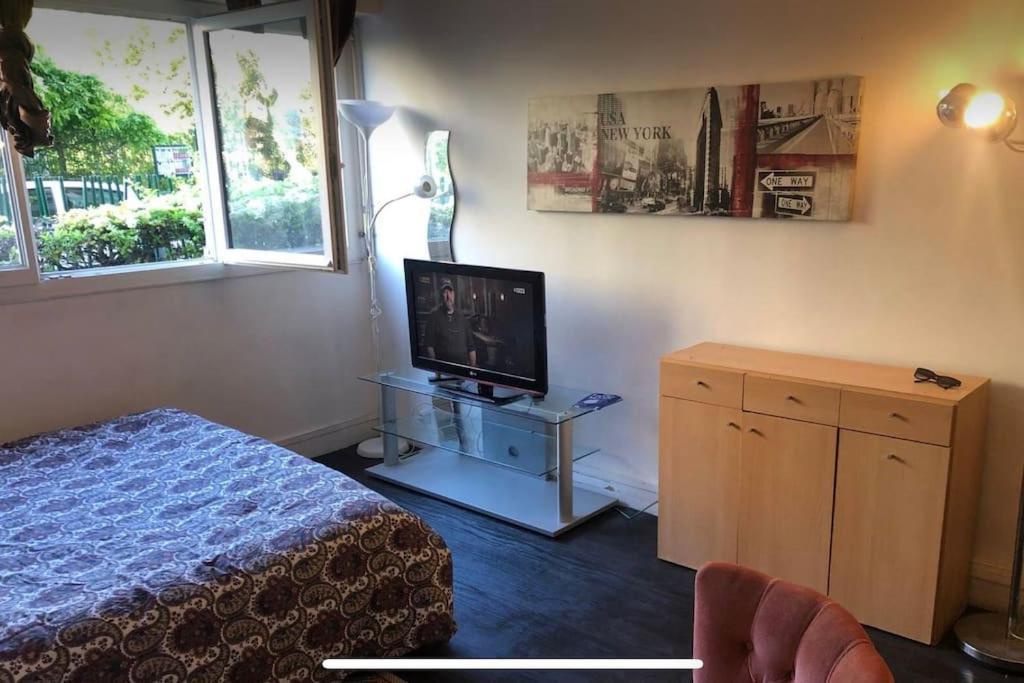 Charming Studio At The Heart Of 14 Arrondissement Apartment Париж Екстериор снимка